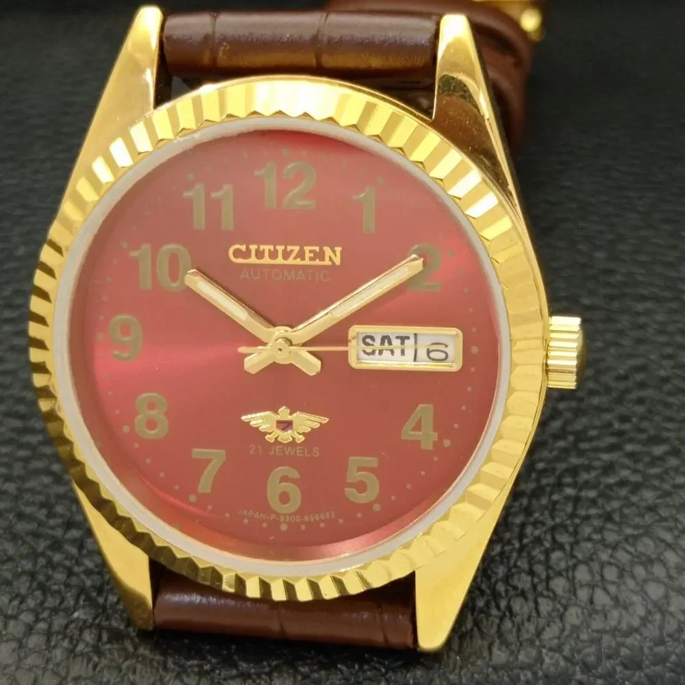 Vintage 1977 Citizen Automatic Mens Gold Watch W/daydate & Red accents - Picture 3 of 8